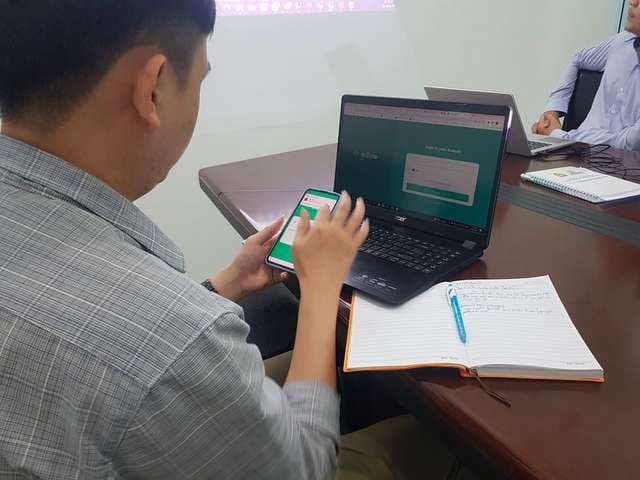 ທີ່ປຶກສາ ICT & ການປ່ຽນຜ່ານດິຈິຕອນ